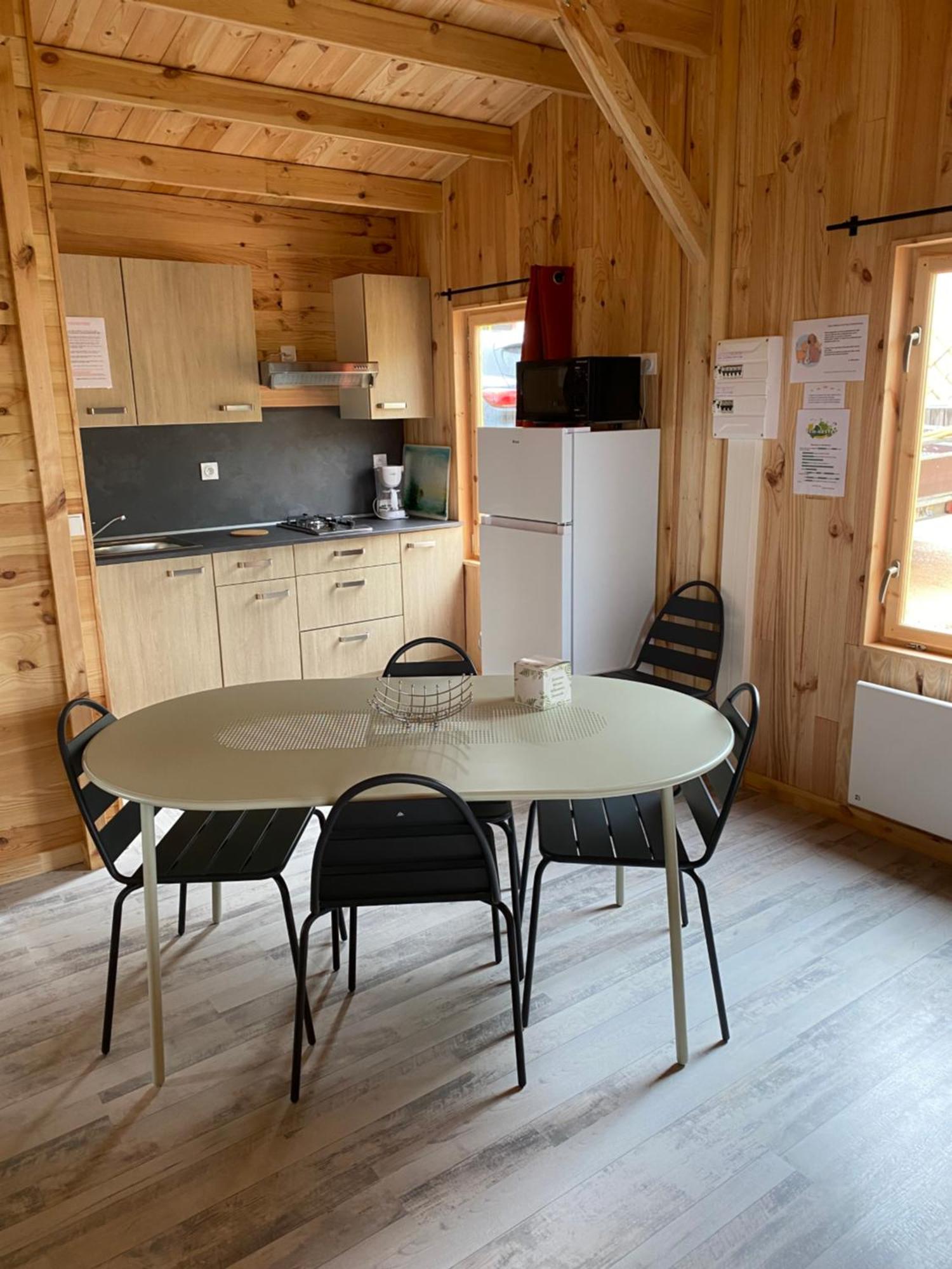 Camping Le Montbartoux Vollore-Ville Esterno foto